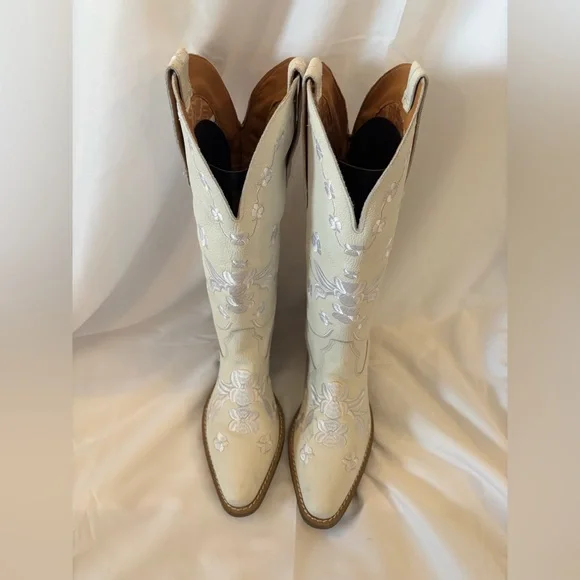 Dingo White Embroidered Western Heeled Boots - Picture 8 of 14